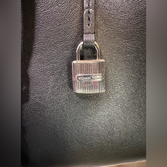 MICHAEL KORS TOTE BAG - Picture 9 of 10